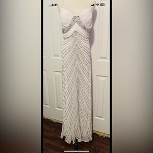 NWT ADRIANNA PAPELL Sz 8 White Sequined Formal Evening Gown